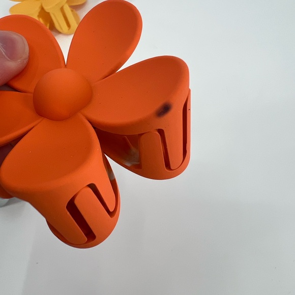3 Daisy Flower Claw‎ Clips - Picture 4 of 4